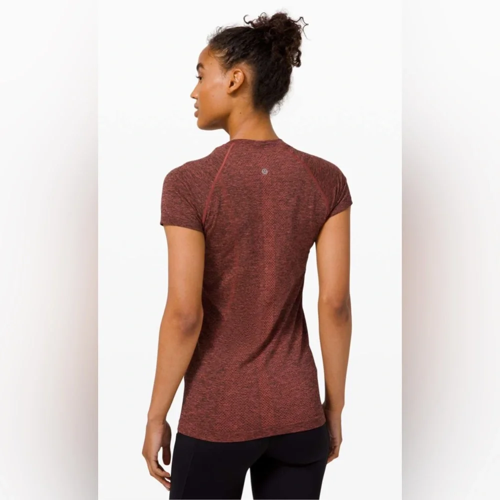 Lululemon Swiftly Tech Short Sleeve 2.0 Flare / Black Size 6